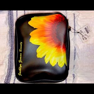 Makeup case with 8 quality professional brushes